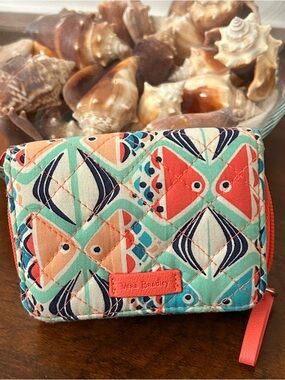 Vera Bradley zip coin and ID wallet in Go Fish coral pattern (spring 2018)